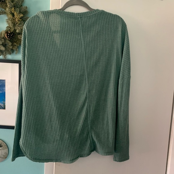 SOLD‼️Urban Outfitters Out From Under Oversized - Picture 4 of 5